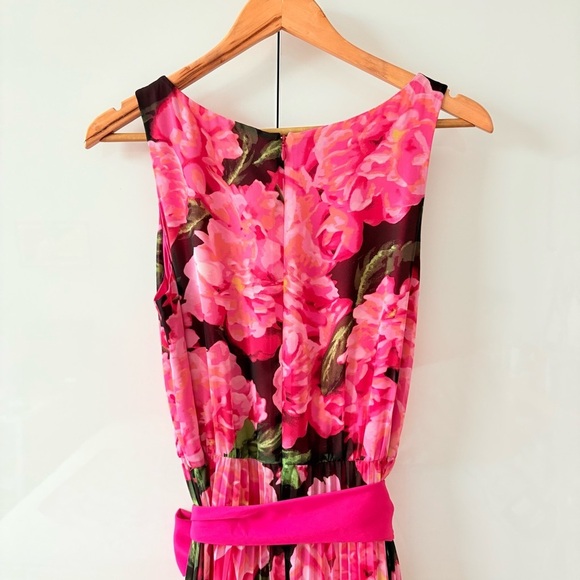 Eliza J Floral Pleated Maxi Dress - Picture 6 of 8
